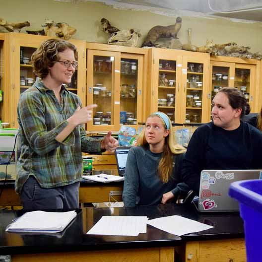 Dr. Virginia Winder teaching Biology students