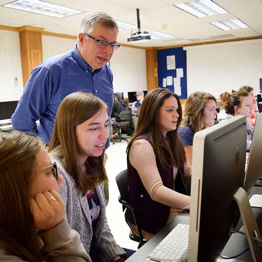 Dr. Kevin Page teaches students who are working at computer stations