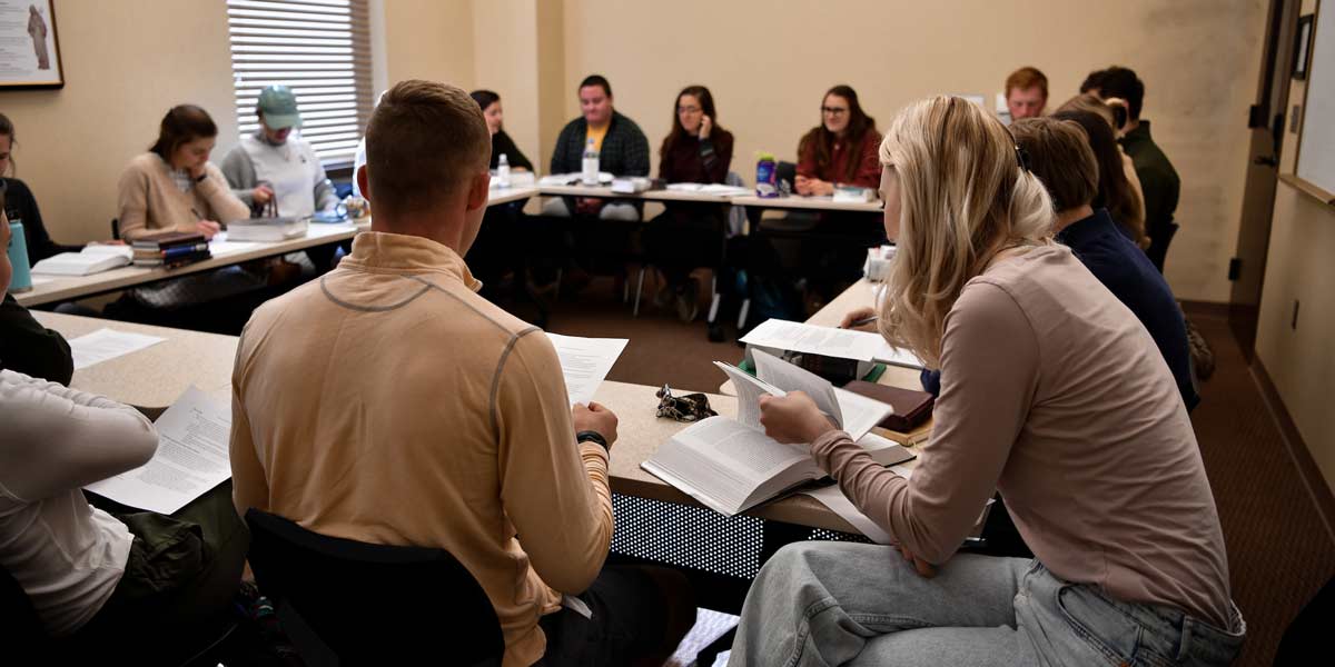 Attendees of the Benedictine College Immersion Youth Conference in the scripture track