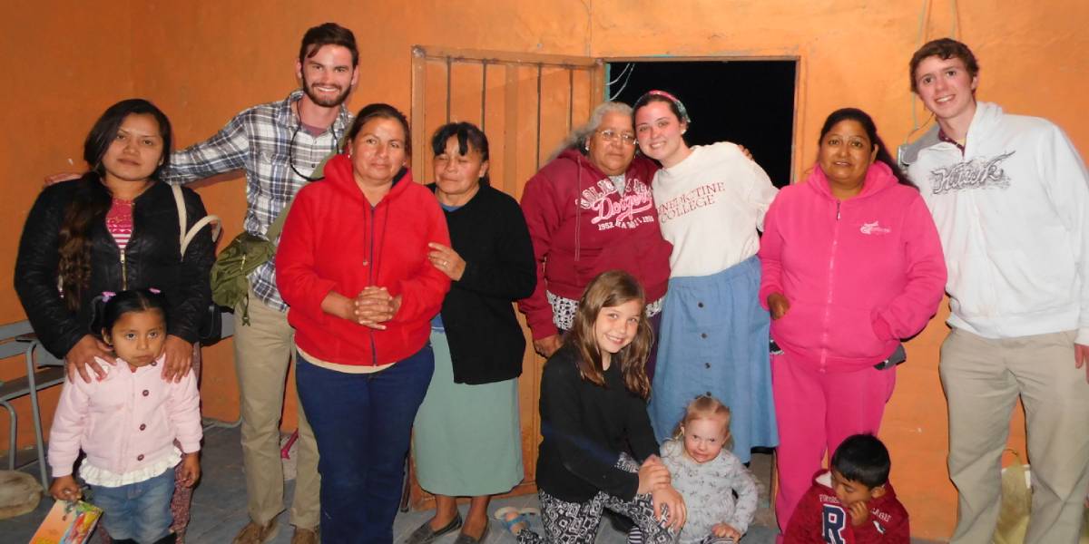 BC students posing with a Mexican family