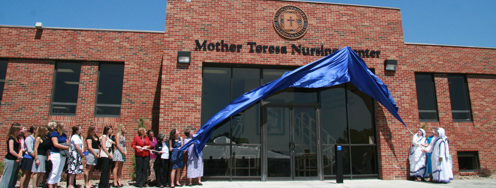 The Nursing Department and Several Missionaries of Charity unveil the facade of the Mother Teresa Nursing Center.