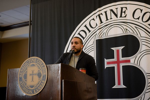 Huascar Medina Speaks at Benedictine College