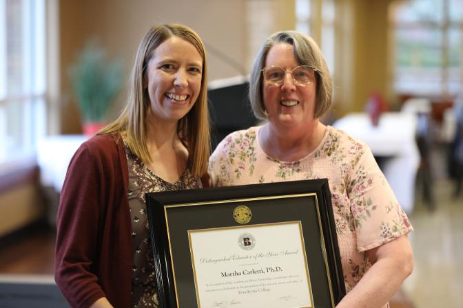 2023 Benedictine College Distinguished Educator of the Year Martha Carletti (left) with Dean Kimberly Shankman.