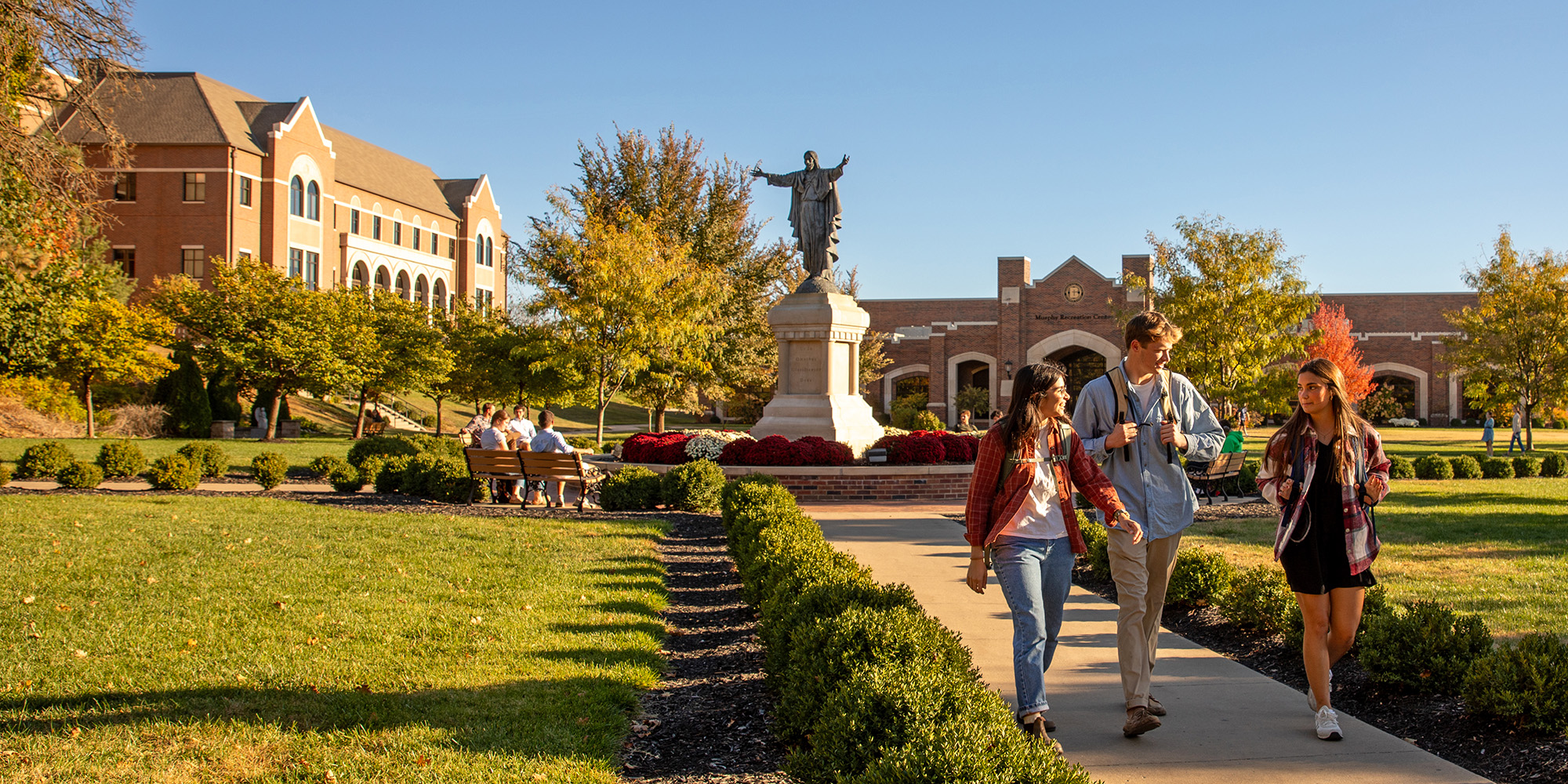 Students walking in Raven Memorial Park