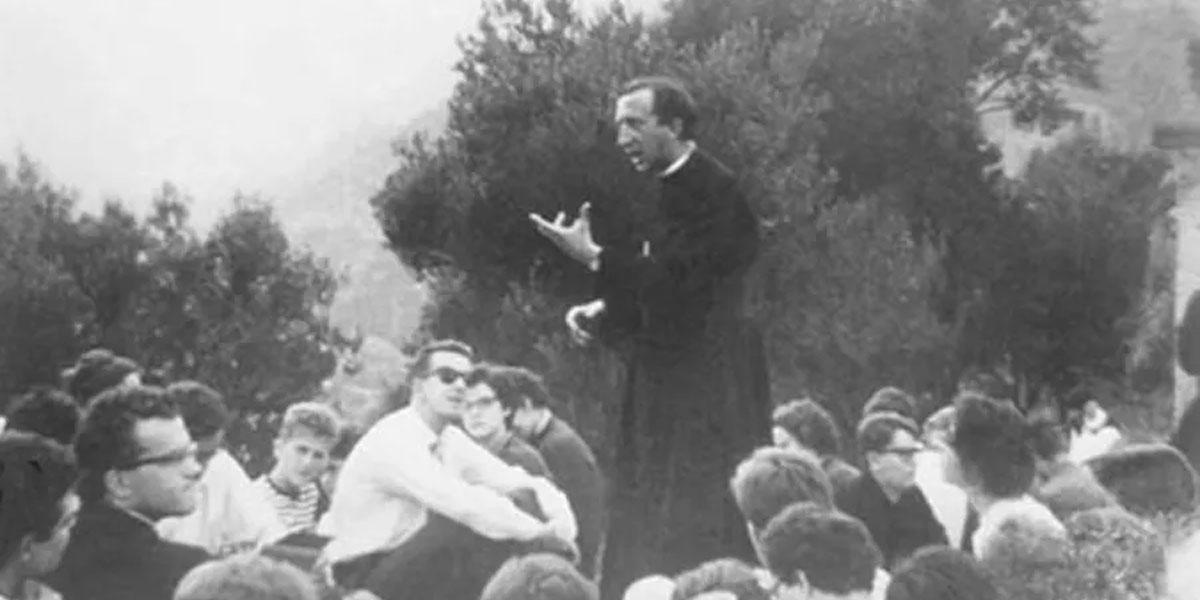 1960. Varigotti (SV). Father Luigi Giussani with students during the Tower Ray.